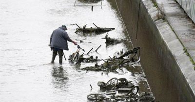 Những thứ đáng ngạc nhiên được tìm thấy khi nạo vét 4,8km kênh đào ở Paris