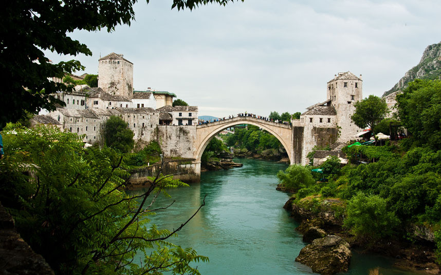 Dòng Danube uốn lượn kỳ bí, đi qua những lâu đài những cánh đồng, rừng cây...