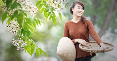 Ngày xưa em tuổi độ chừng, mười lăm có lẻ, cũng từng yêu hoa