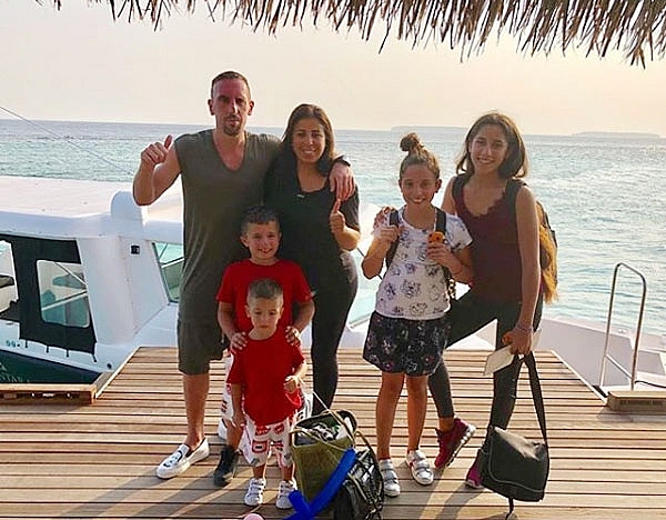 Ribery mang mặt sẹo từ 2 tuổi, không biết mặt bố mẹ đẻ