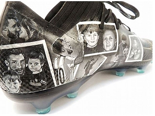 Đôi giày đặc biệt về cuộc đời và sự nghiệp của Messi