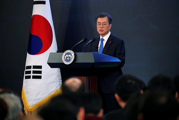Tổng thống Hàn Quốc Moon Jae-in phát biểu tại cuộc họp báo ở Nhà Xanh (Ảnh: Reuters).