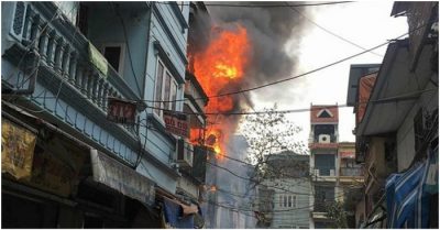 Vụ cháy lớn gần chợ Mơ: Nam thanh niên xông vào lửa cứu người mắc kẹt ở nhà 4 tầng