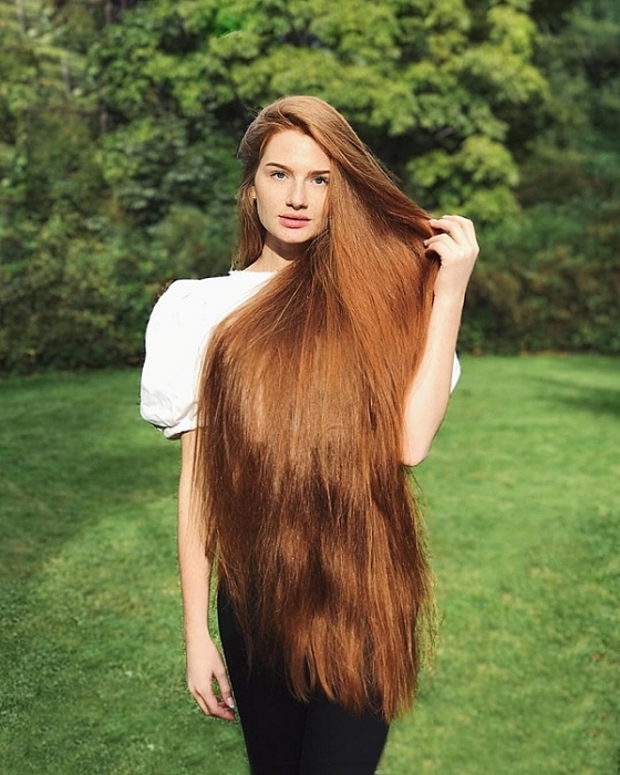 5 năm chiến đấu với chứng rụng tóc, cô gái Nga trở nên mỹ miều với bộ tóc dài cả mét