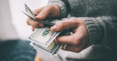 Bộ ảnh cực vui nhộn: Học cách quản lý tiền khi ở tuổi 30