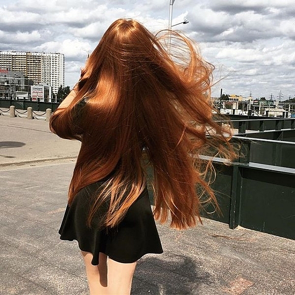 5 năm chiến đấu với chứng rụng tóc, cô gái Nga trở nên mỹ miều với bộ tóc dài cả mét