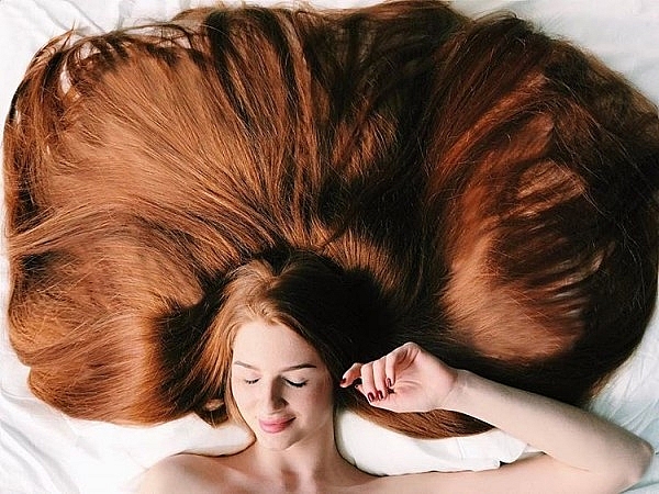 5 năm chiến đấu với chứng rụng tóc, cô gái Nga trở nên mỹ miều với bộ tóc dài cả mét