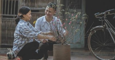 Mùa xuân đẹp lắm người ơi, có hình bóng mẹ rạng ngời sắc xuân!