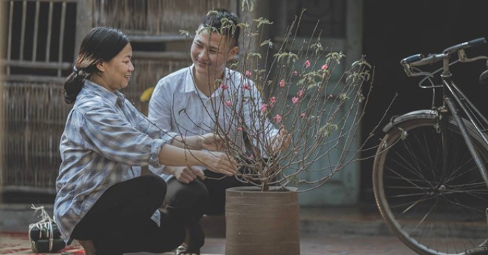Mùa xuân đẹp lắm người ơi, có hình bóng mẹ rạng ngời sắc xuân!