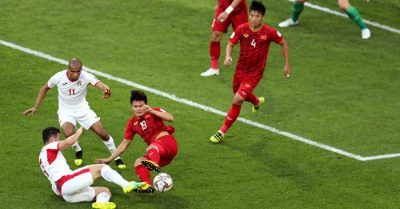 HLV Park Hang-seo làm gì khi cả Trọng Hoàng và Quang Hải đều có dấu hiệu chấn thương?