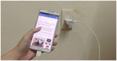 Điện thoại nổ khi vừa dùng vừa sạc, nam thiếu niên bị dập nát bàn tay