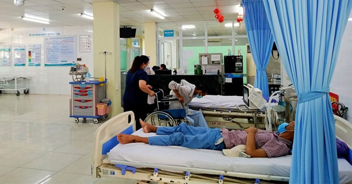 7 du khách Hà Nội nhập viện tại Đà Nẵng nghi bị ngộ độc thực phẩm