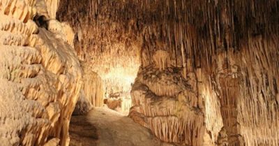 Nửa ngày vào động tiên, mấy chục năm đã trôi qua bên ngoài động