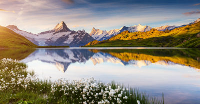 Núi cao sừng sững không đội được tuyết đọng nghìn năm, vạn sự dẫu đổi thay cũng không nằm ngoài đạo lý này