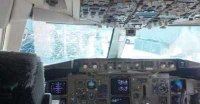 Quyết không từ bỏ cơ trưởng, cả máy bay vượt qua tai nạn kinh hoàng