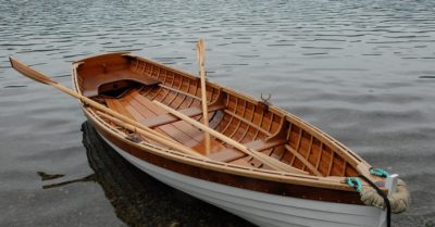 Công tử phú hào chu du hoàn cầu, gió cuốn lạc vào tiên giới dưới đáy biển