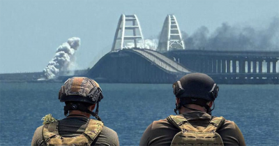 Nghi bị tấn công, cầu Kerch ở Crimean chìm trong khói