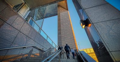 Kiêu ngạo thì bại vong, nói nhiều thì rắc rối