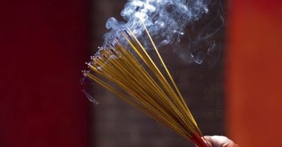 Nam chế nhang chuyển sinh thành nữ, tìm đến người nhà kiếp trước