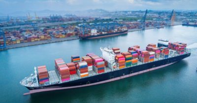 Giá thuê container Trung Quốc-Mỹ tăng gấp ba lần