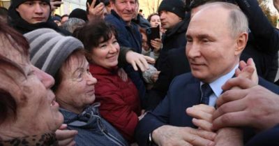 Nga dùng iphone15 làm quà tặng cho cử tri đi bỏ phiếu