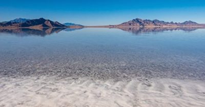 Đến miếu Quan Công cầu cúng, được một thẻ xăm chỉ điểm tiền trình