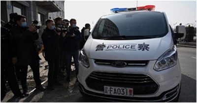 Hành động lạ của cảnh sát Trung Quốc sau khi bắt một học viên Pháp Luân Công