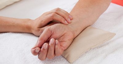 Ba bác sĩ thời Minh có thuật bắt mạch phi phàm, có thể biết được một người đang nghĩ gì