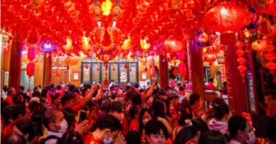 Cảnh tượng kinh ngạc đêm giao thừa ở Bắc Kinh: người dân xếp hàng 10 tiếng chờ thắp hương đầu năm