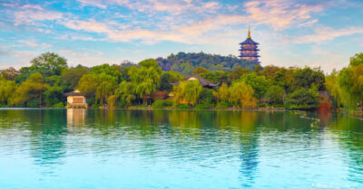 Câu hỏi của thiền sư: Con là một cốc nước hay một hồ nước?