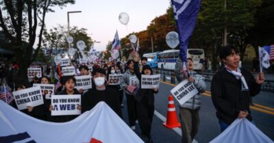 Tập Cận Bình thăm Hàn Quốc, người dân giương cao biểu ngữ “Trời diệt Trung Cộng”