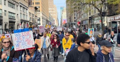 Ai đứng sau cuộc biểu tình lớn ‘Không cần Vua’ tại thành phố New York