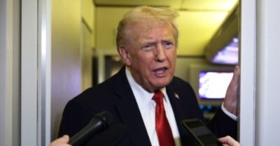 Tổng thống Trump đáp lại Biểu tình Không cần Vua: ‘Tôi đang làm việc cật lực’