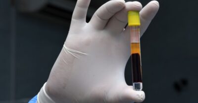 Bàn tay đen vươn tới trẻ em? Trường tiểu học Thượng Hải bị phanh phui thu thập mẫu sinh học