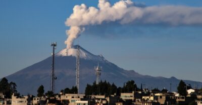 UFO lao thẳng vào miệng núi lửa đang hoạt động ở Mexico! Video chấn động được công bố!