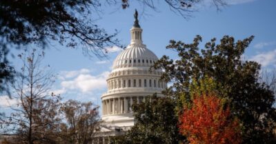 Dân biểu gấp rút trở lại Washington để bỏ phiếu, bốn vấn đề nan giải cản đường; Thượng viện thông qua dự luật cấp ngân sách