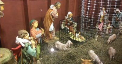 Hang đá Giáng sinh ‘trống rỗng’ và thông điệp về ICE gây tranh cãi