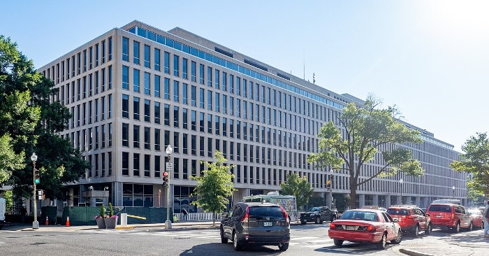 Chính quyền Tổng thống Trump kết thúc hoãn nợ, bắt đầu khấu trừ lương sinh viên