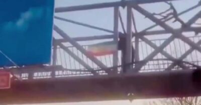 Biểu tình Iran ngày thứ 9: Cờ vương triều cũ tung bay, ông Kha-mê-nây tìm đường thoát?