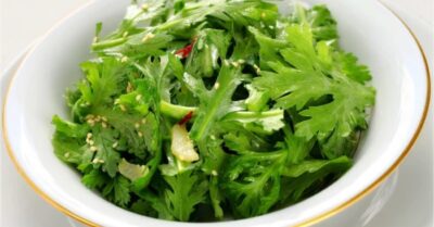 Ăn lẩu nhúng tần ô (rau cúc ) là phí phạm của trời, làm sao ăn đúng cách món “Rau Hoàng đế” thời xưa?