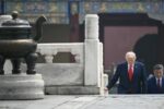 Tập Cận Bình lại biến thành “cao”? Ghế sofa của Trump nghi bị động tay chân, Mao Ninh cười gượng