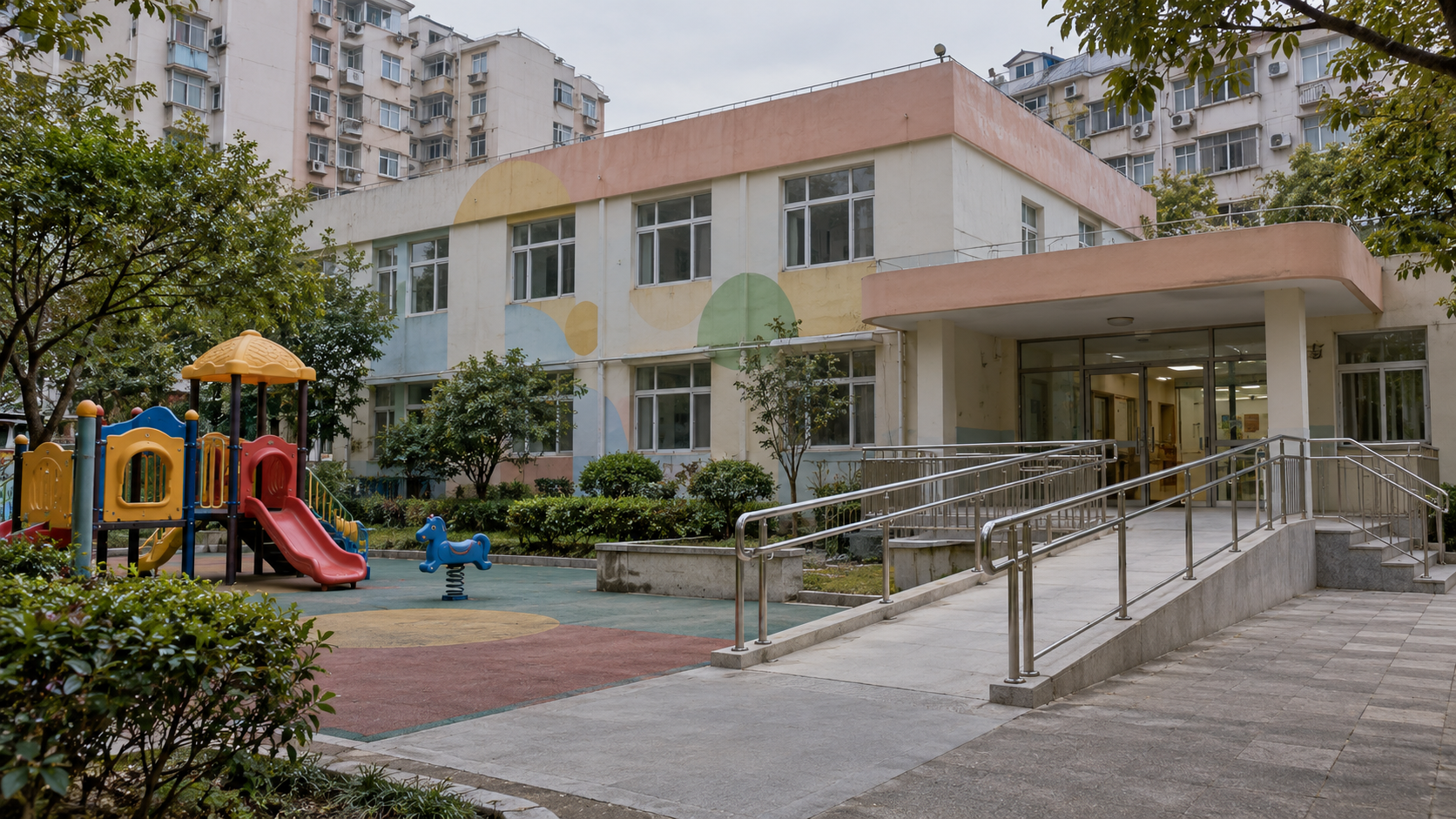 Trung Quốc: Người trên 65 tuổi nhiều hơn trẻ dưới 15 tuổi, nhà trẻ đổi công năng